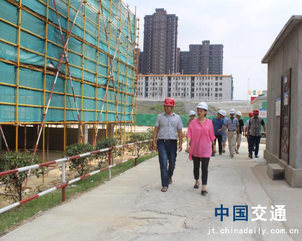 南昌市質(zhì)監(jiān)站領(lǐng)導(dǎo)蒞臨象湖隧道、九洲高架安置房項(xiàng)目檢查指導(dǎo)工作