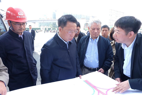 南昌市委副書記、市長劉建洋視察洪都大道快速化改造工程
